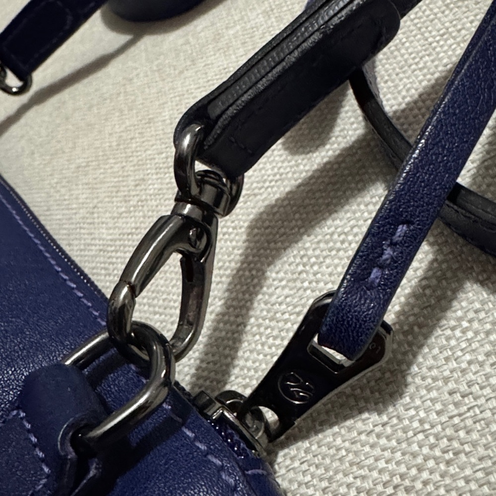 Like New Longchamp 3D Leather Crossbody Blue In Sapphire Color-Gunmetal Hardware - Picture 6 of 16